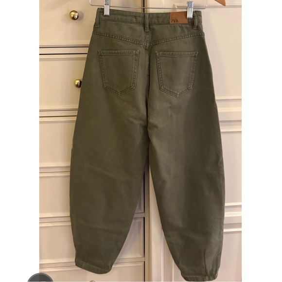 Zara Barrel High Rise Jeans - Picture 2 of 2